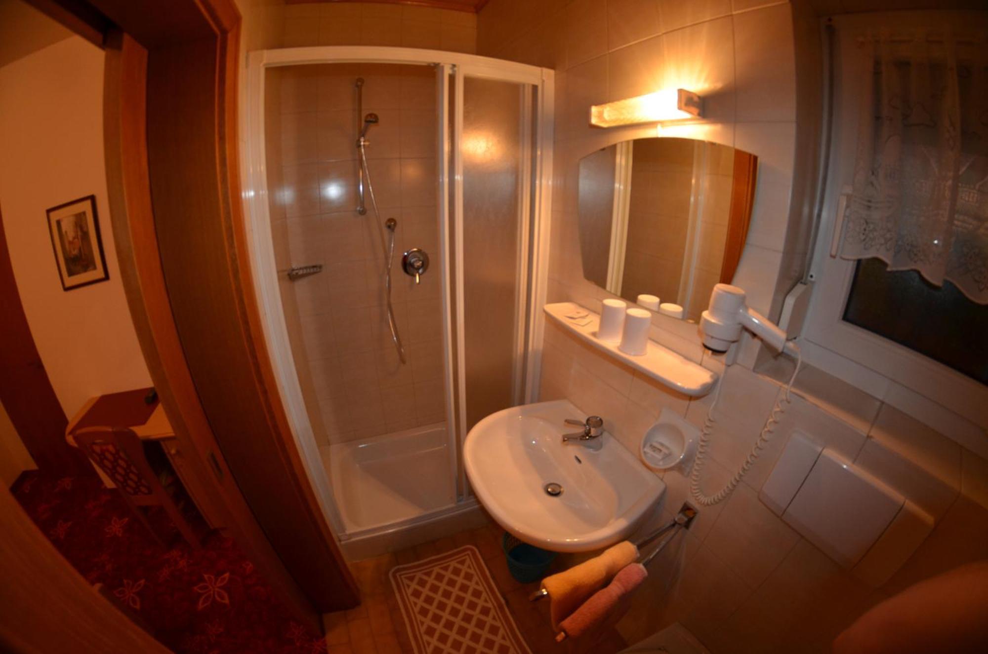 Bed and Breakfast Garni Ossi à Santa Cristina Val Gardena Chambre photo