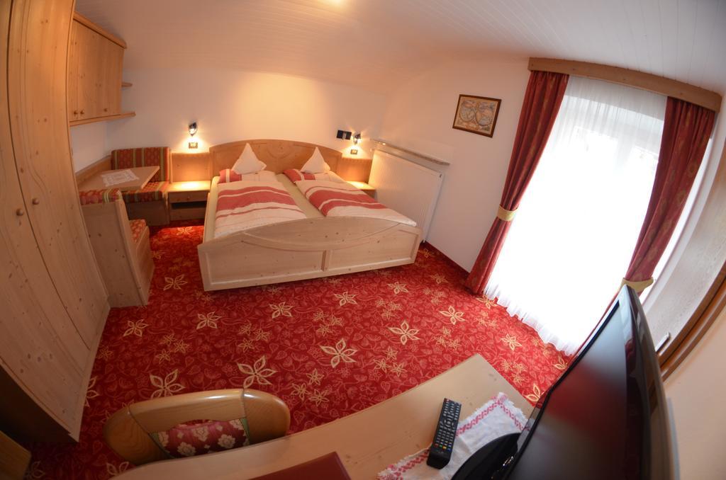 Bed and Breakfast Garni Ossi à Santa Cristina Val Gardena Chambre photo