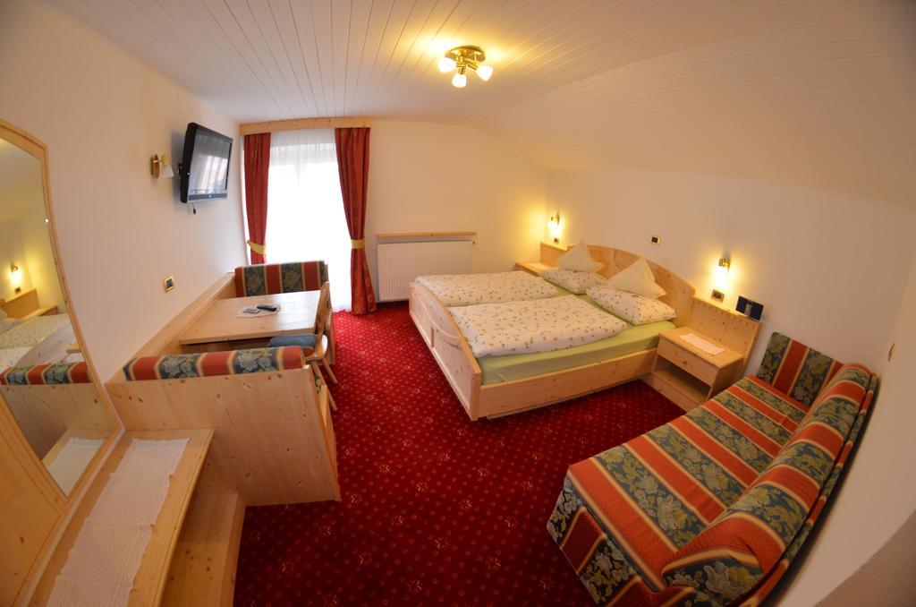 Bed and Breakfast Garni Ossi à Santa Cristina Val Gardena Chambre photo