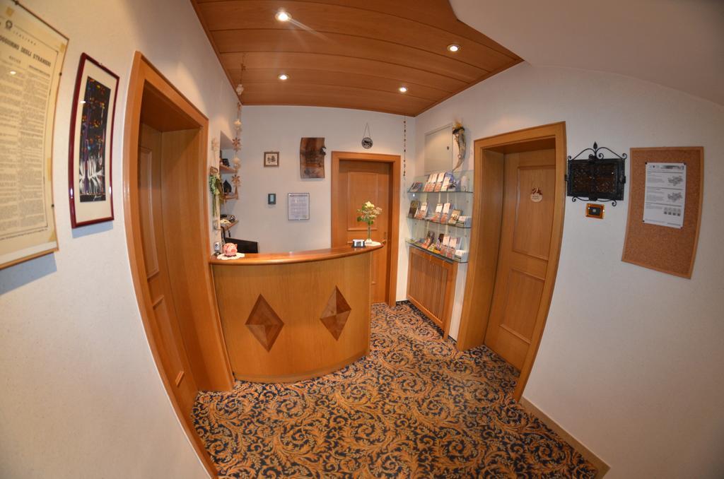 Bed and Breakfast Garni Ossi à Santa Cristina Val Gardena Extérieur photo