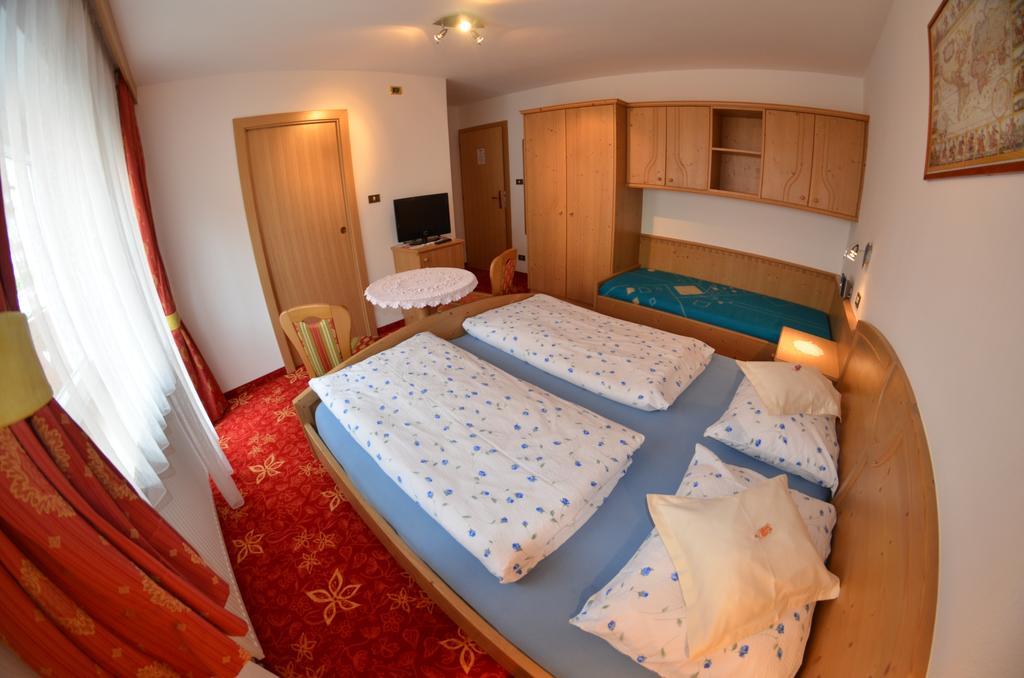 Bed and Breakfast Garni Ossi à Santa Cristina Val Gardena Chambre photo